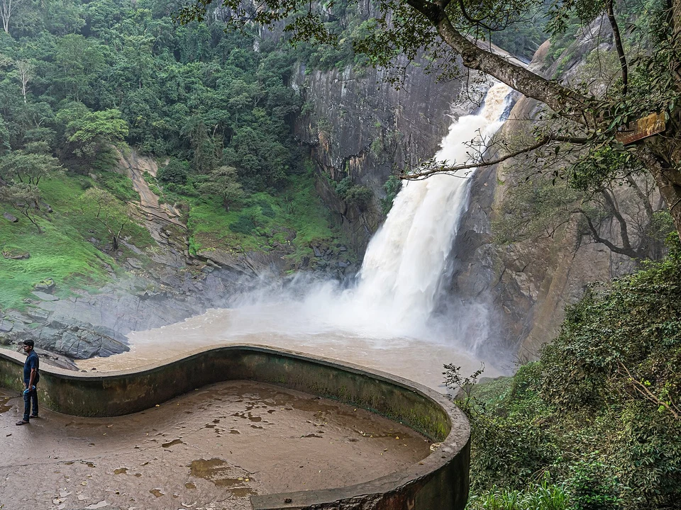 Dunhinda Falls Trek