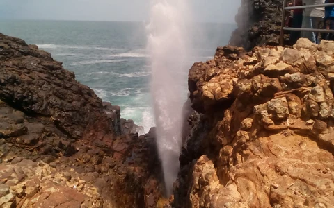 Hummanaya Blowhole Experience