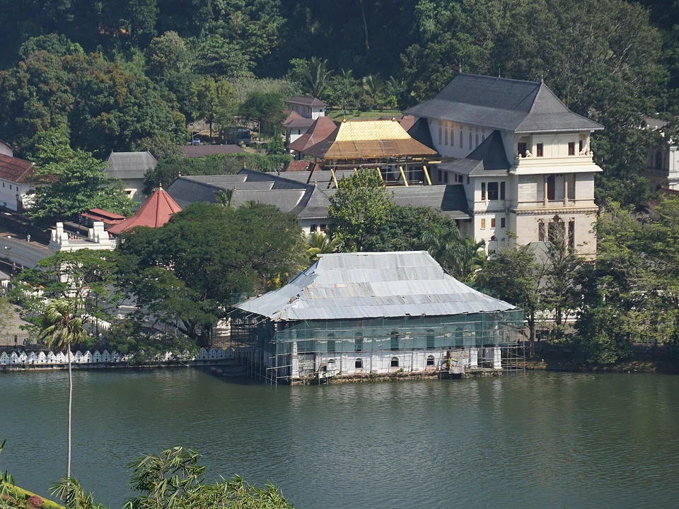 Kandy Lake & the Old Town