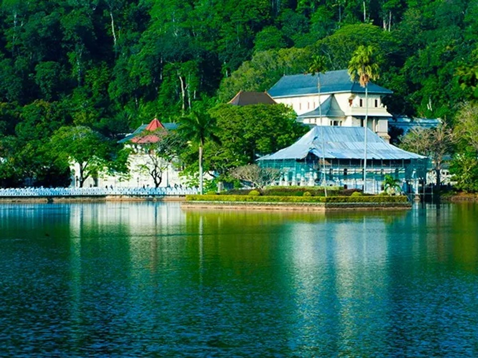 Kandy Lake & the Old Town