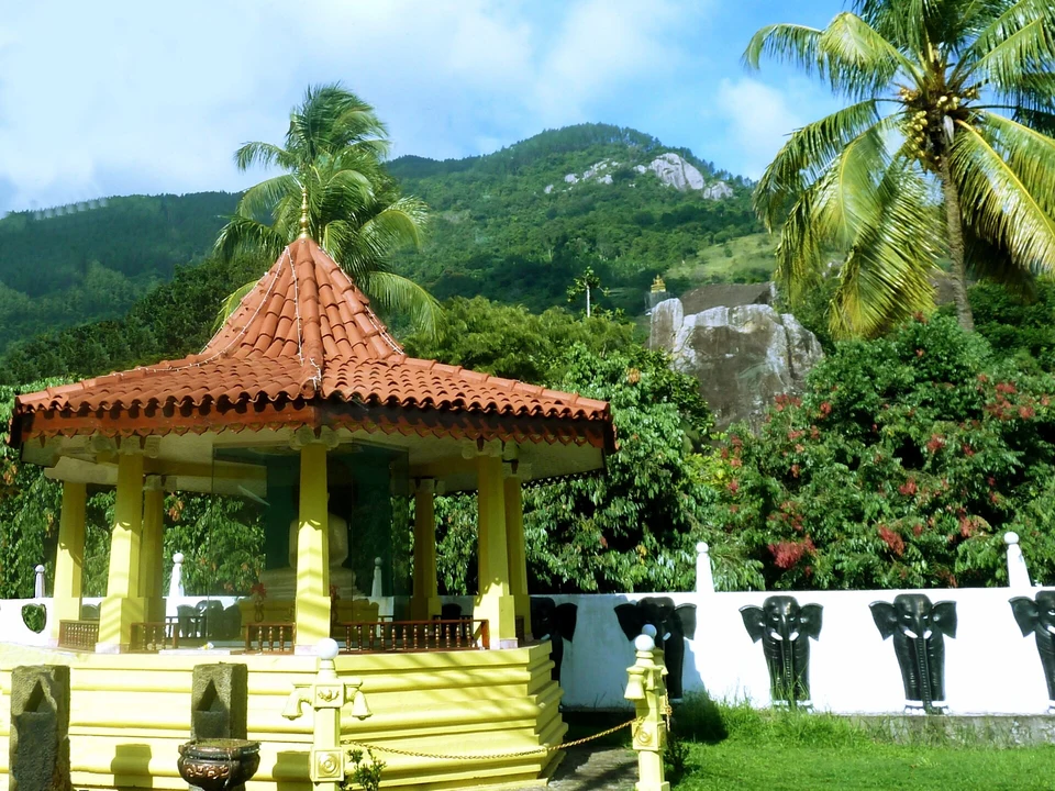 Aluvihare Rock Temple